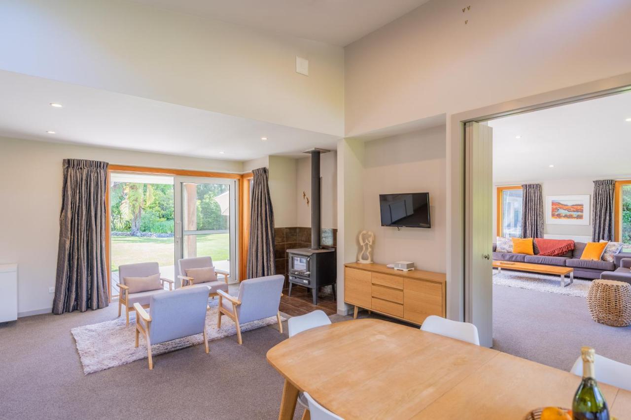 Anam Cara Gardens Luxury Villa Private Bedrooms And Ensuite Bathrooms Sleeps 9 Otaki Exterior foto
